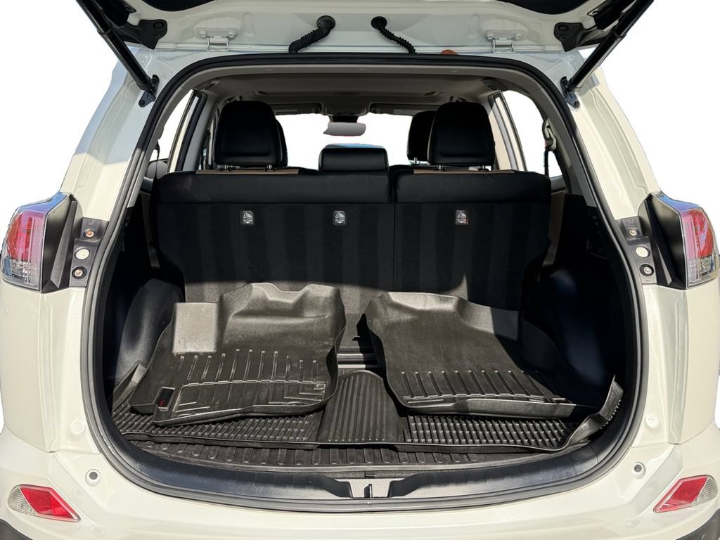 Used 2018 Toyota RAV4 Limited AWD/4WD image 10