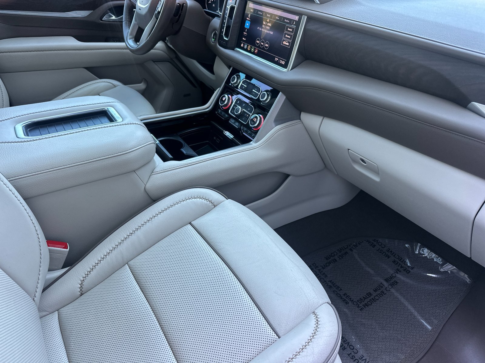 Used 2021 GMC Yukon XL Denali w/ Denali Premium Package AWD/4WD image 16