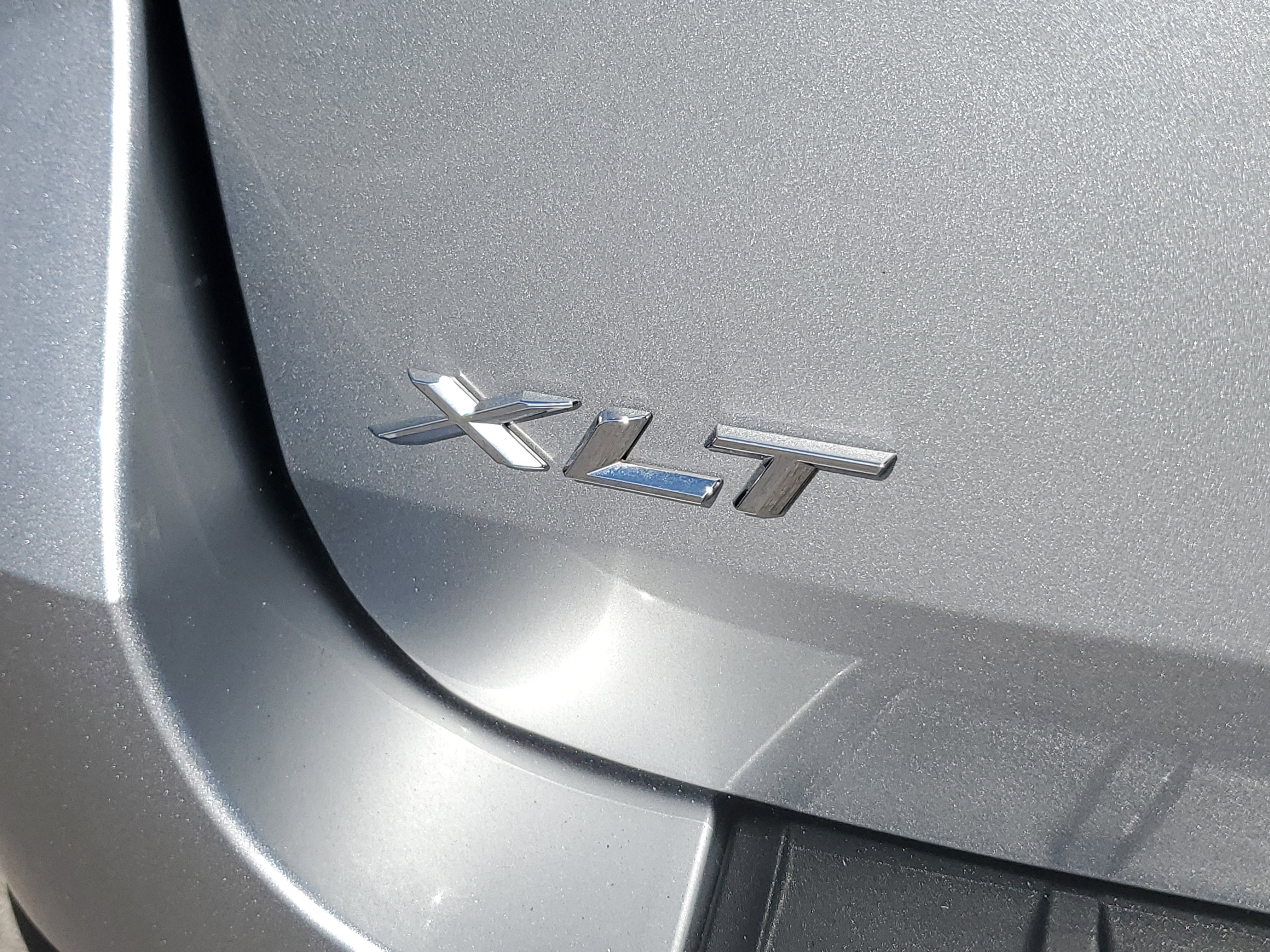 Used 2023 Ford Explorer XLT image 28