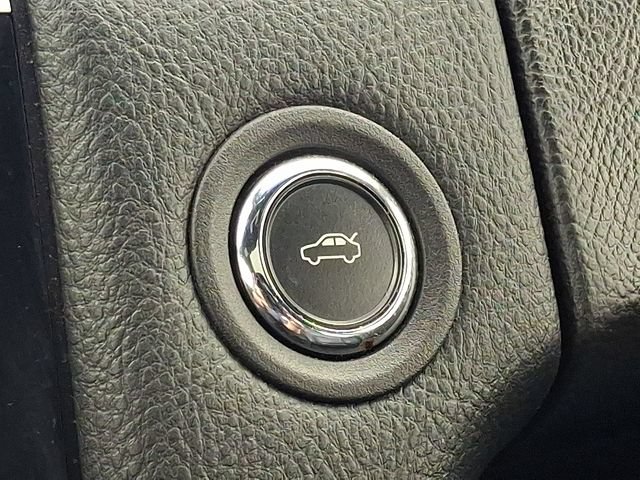 Used 2016 Ford Taurus Limited w/ Equipment Group 301A FWD image 30
