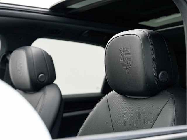 Certified 2025 Porsche Cayenne AWD/4WD image 10