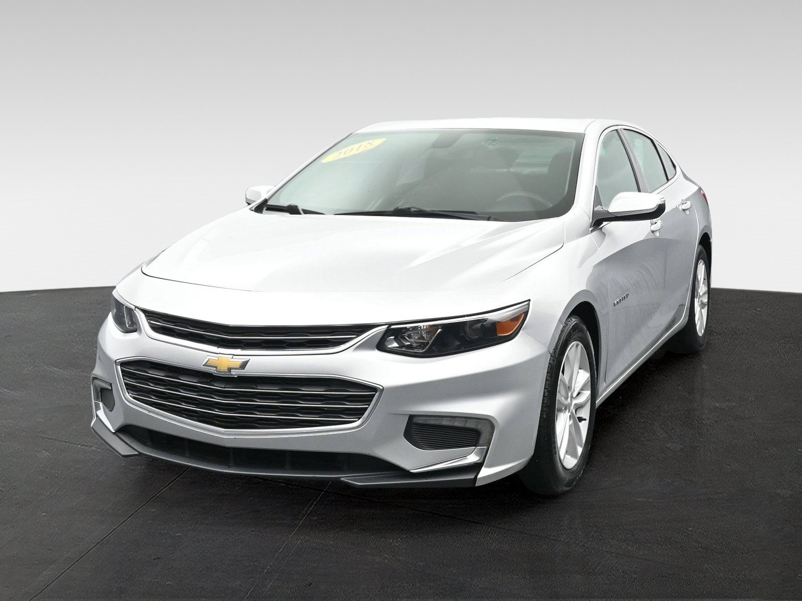 Used 2018 Chevrolet Malibu LT FWD image 4