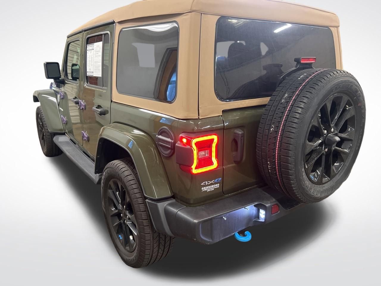 Used 2023 Jeep Wrangler Unlimited Sahara w/ Cold Weather Group AWD/4WD image 27