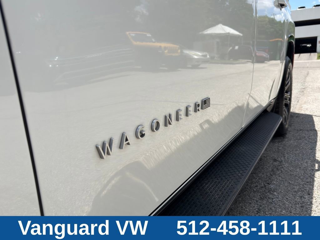 Used 2024 Jeep Wagoneer L Series II RWD image 4