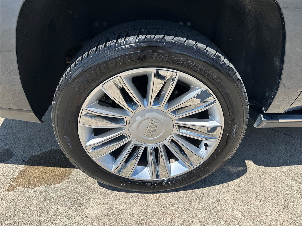 Used 2019 Cadillac Escalade ESV Platinum AWD/4WD image 29