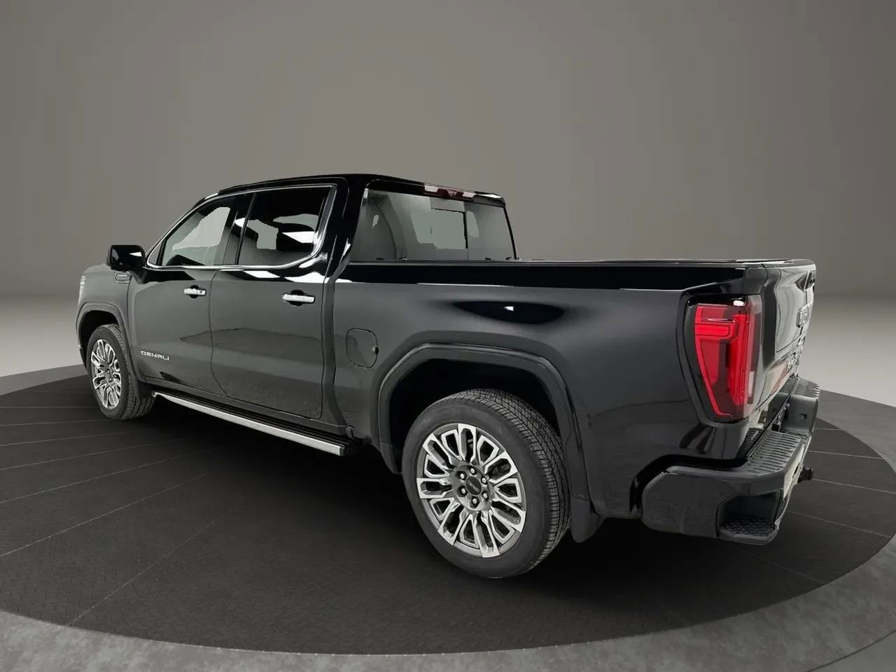 Used 2025 GMC Sierra 1500 Denali Ultimate image 3