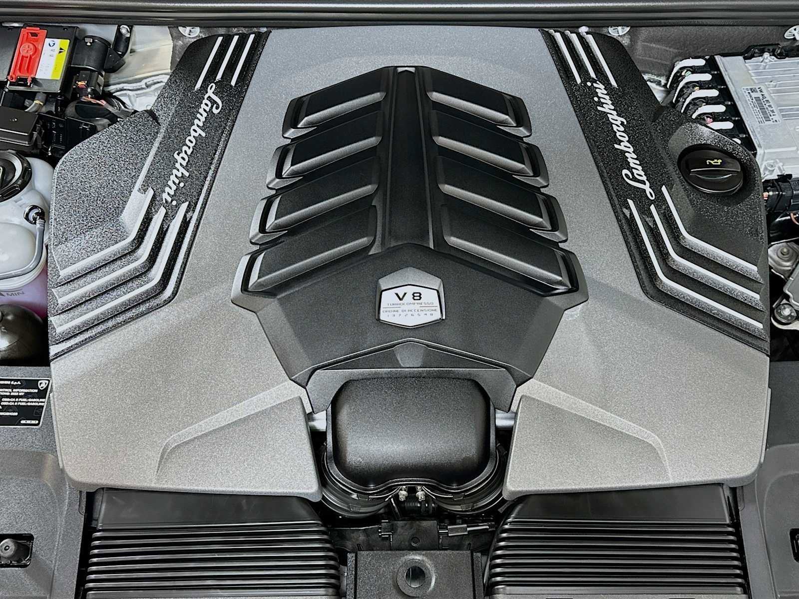 Used 2022 Lamborghini Urus image 31