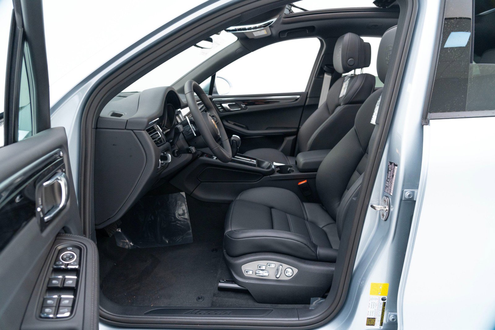 New 2025 Porsche Macan image 17