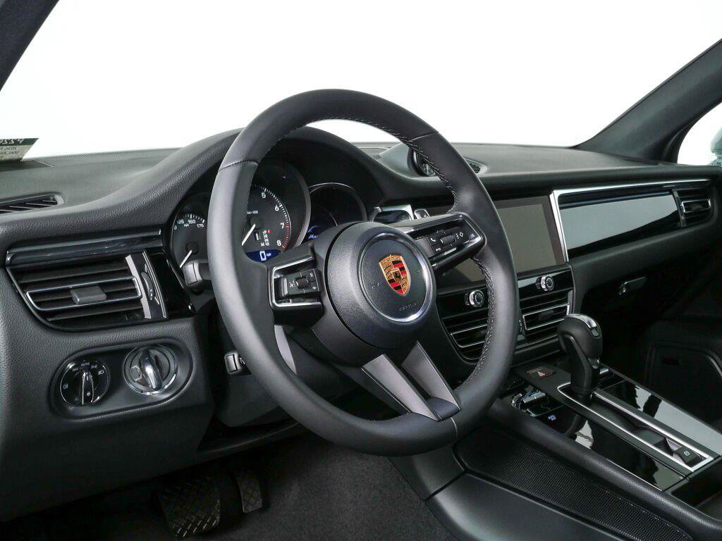 Certified 2026 Porsche Macan Turbo AWD/4WD image 4