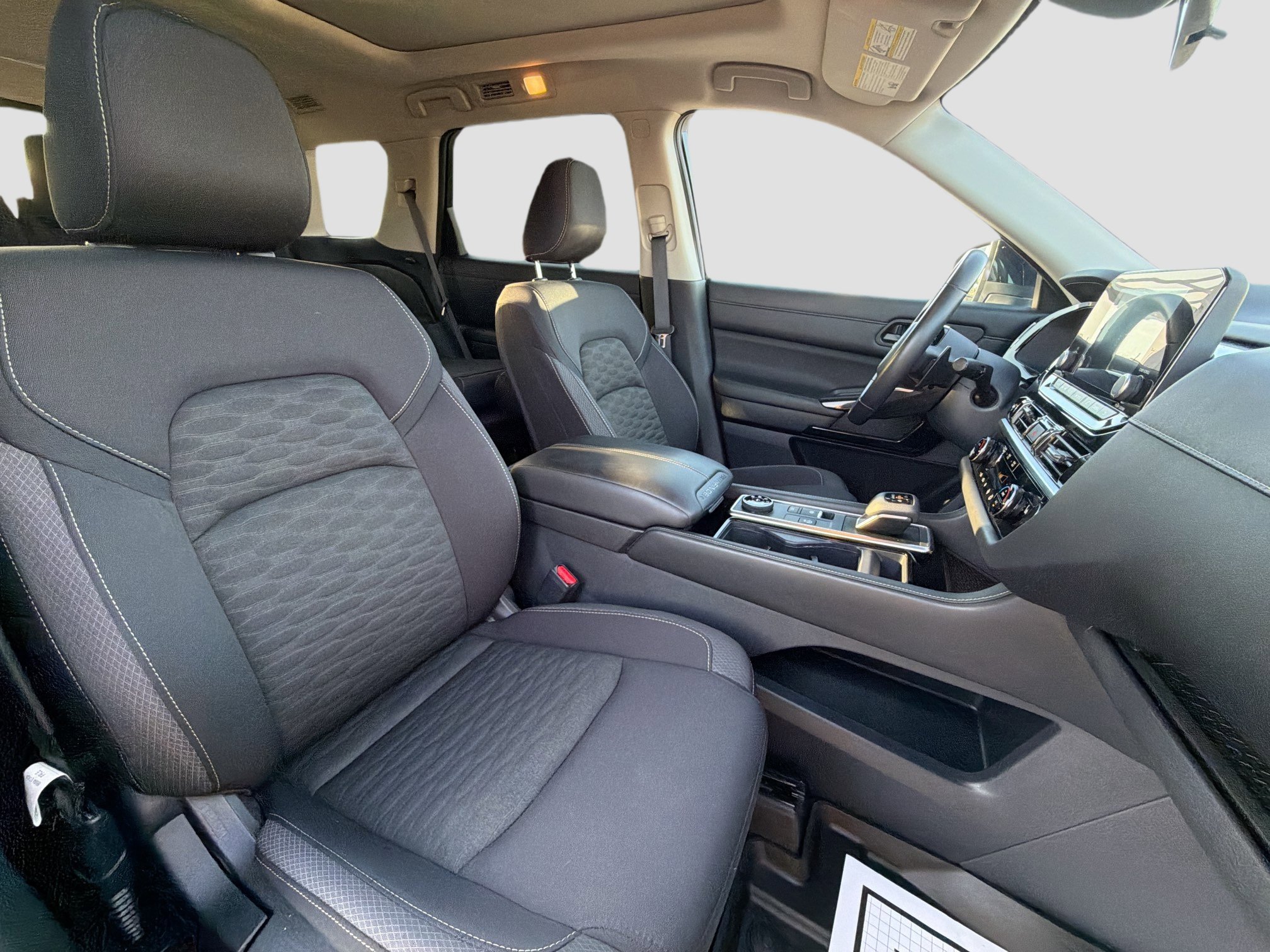 Used 2023 Nissan Pathfinder SV w/ SV Premium Package image 14