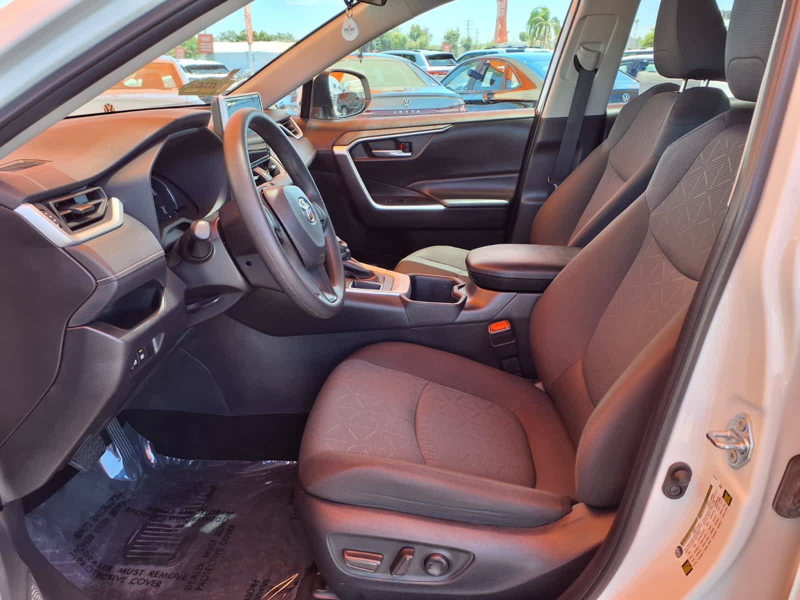 Used 2025 Toyota RAV4 XLE FWD image 16