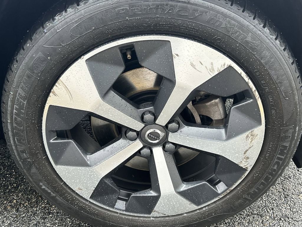 Certified 2023 Volvo XC40 B5 Plus w/ Climate Package image 13