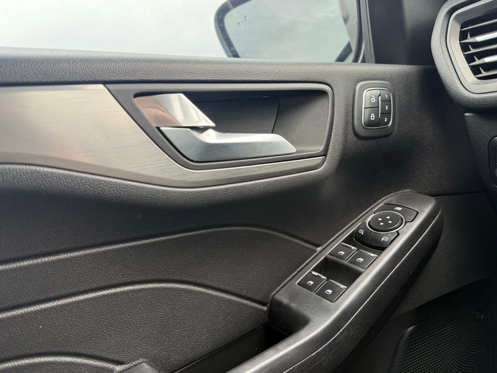 Used 2021 Ford Escape Titanium image 12