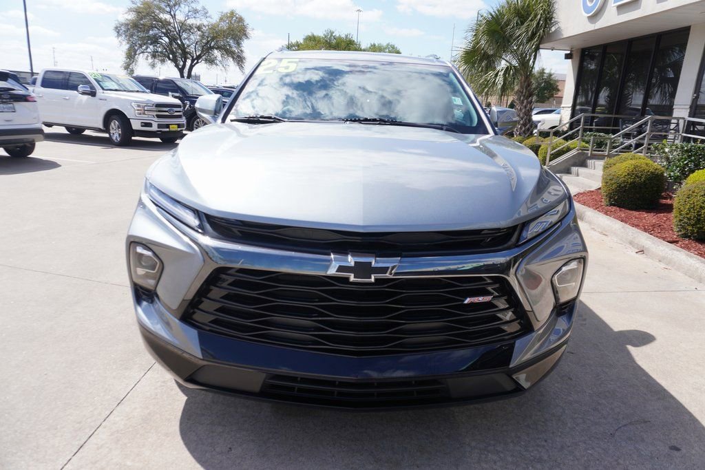 Used 2025 Chevrolet Blazer RS image 2