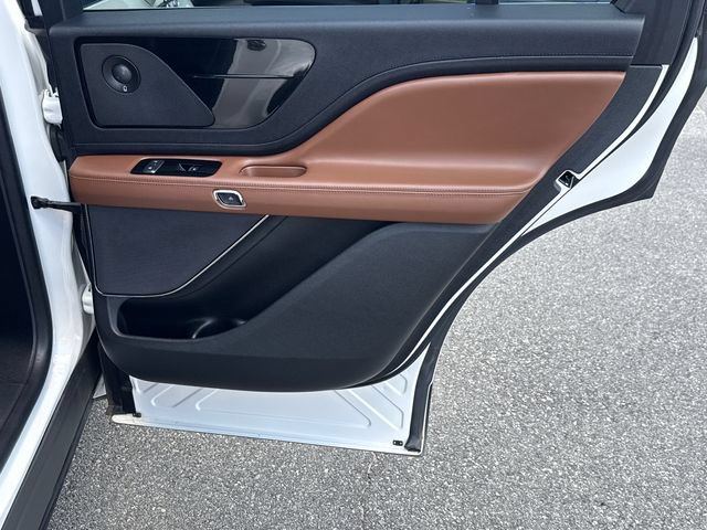Used 2022 Lincoln Aviator Reserve RWD image 16