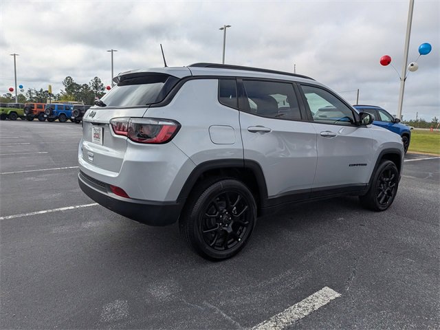 New 2026 Jeep Compass Latitude image 3