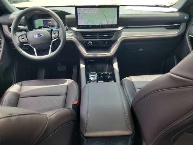 Used 2026 Ford Explorer Platinum RWD image 16
