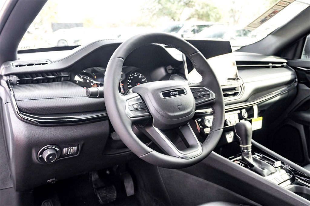 New 2026 Jeep Compass Latitude image 11