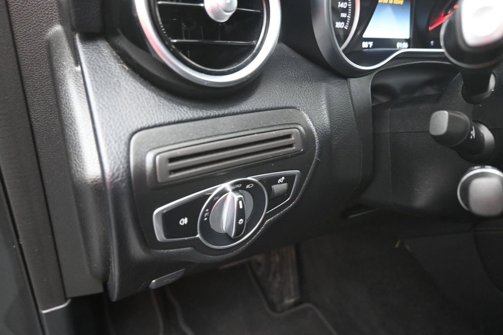 Used 2019 Mercedes-Benz GLC 300 image 13