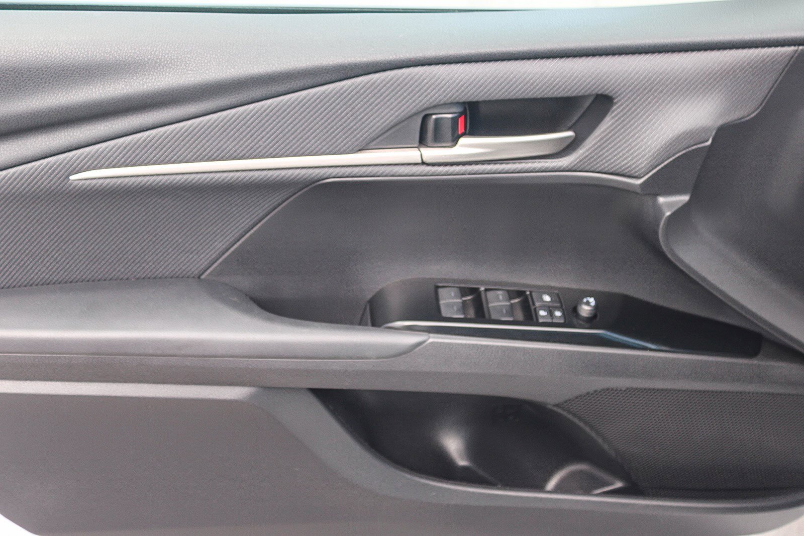 Used 2025 Toyota Camry SE image 21