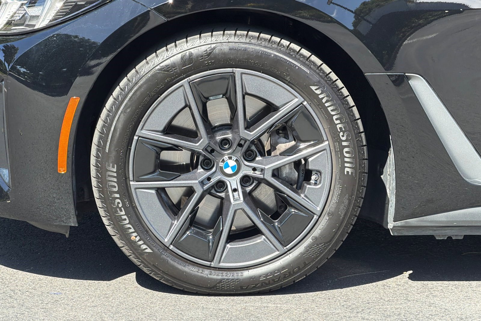 Used 2025 BMW i4 eDrive40 w/ M Sport Package RWD image 37