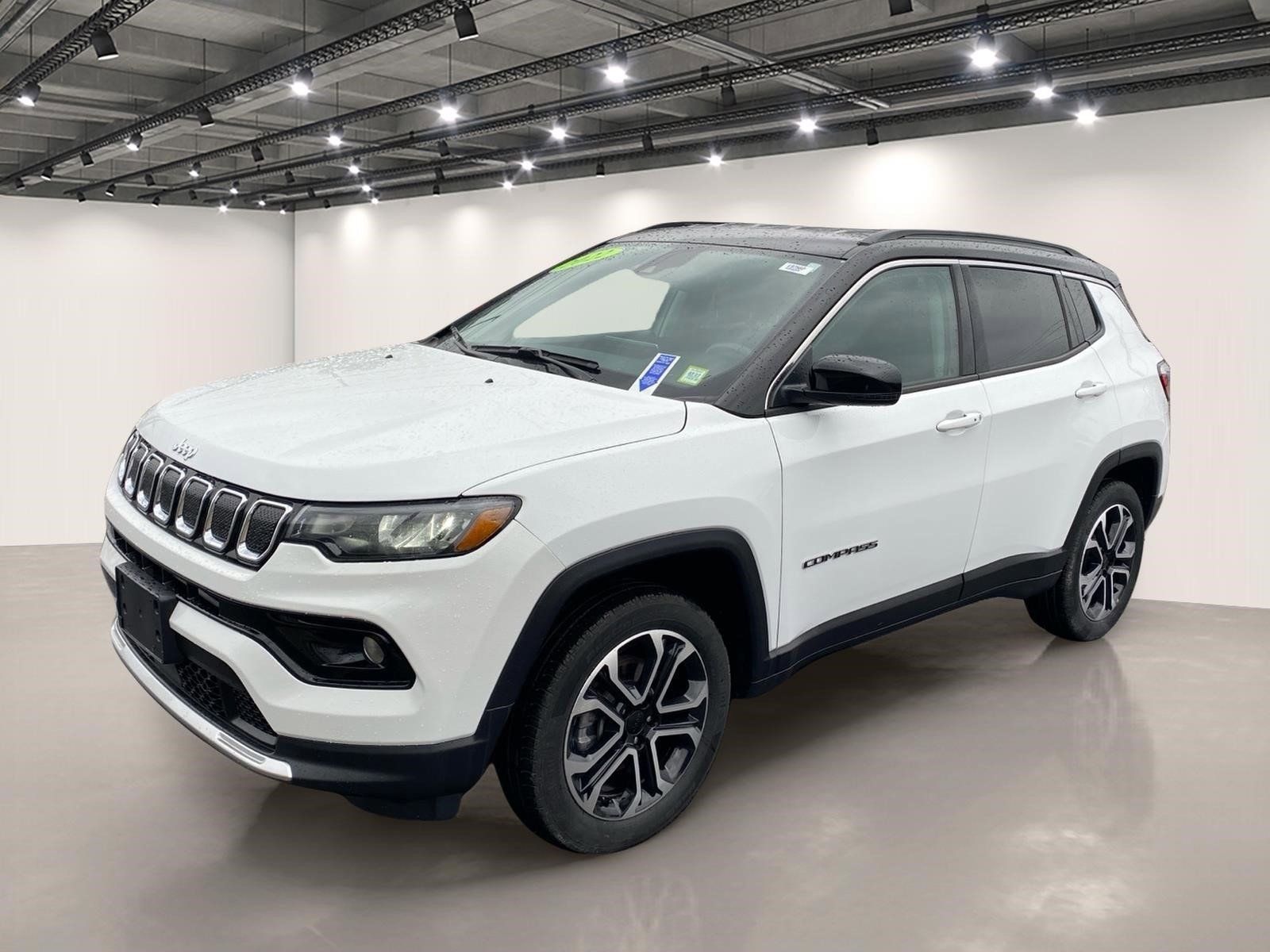 Used 2022 Jeep Compass Limited image 3