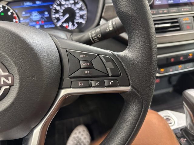 Used 2025 Nissan Altima 2.5 SV FWD image 23