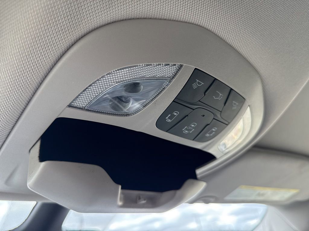 Used 2024 Chrysler Pacifica Touring-L image 22