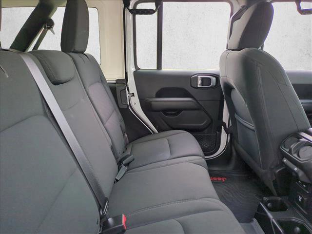 Used 2018 Jeep Wrangler Unlimited Sahara w/ Safety Group image 19