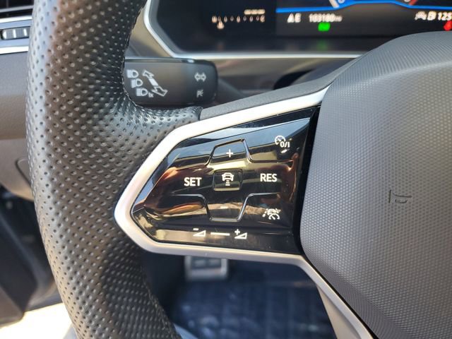 Used 2022 Volkswagen Tiguan SE R-Line image 21