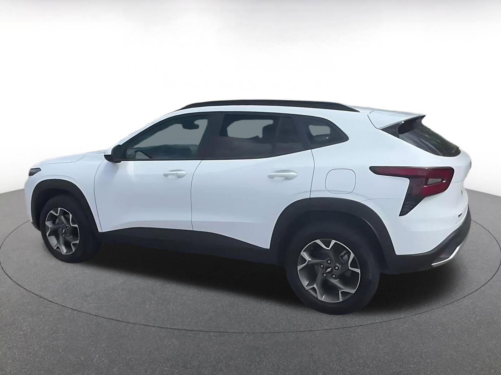 Used 2025 Chevrolet Trax LT w/ LT Convenience Package image 11