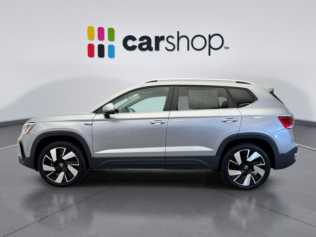 Used 2024 Volkswagen Taos SEL image 2