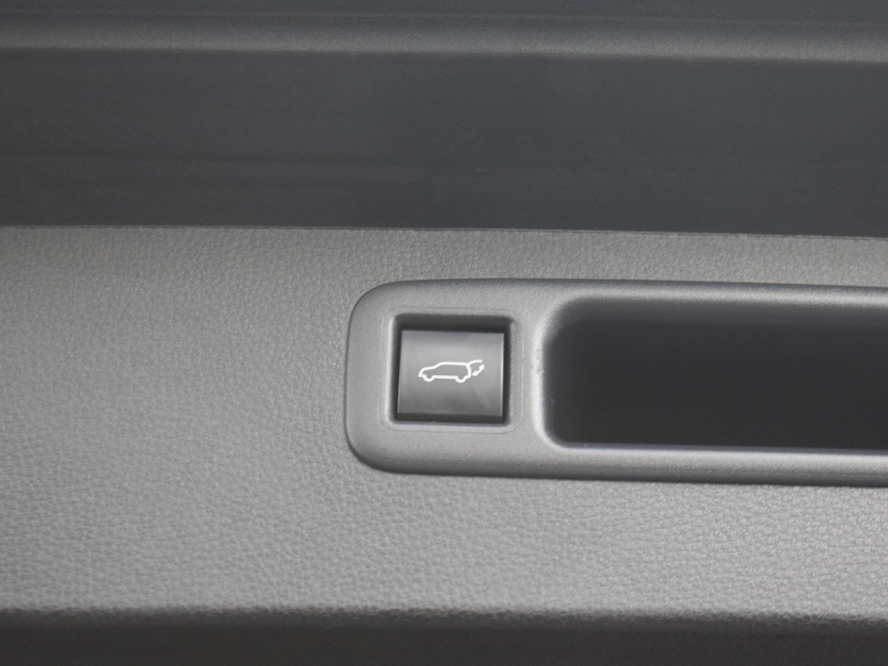 Used 2024 Toyota Highlander LE AWD/4WD image 13