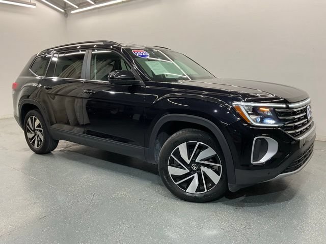 Used 2025 Volkswagen Atlas SE FWD image 2