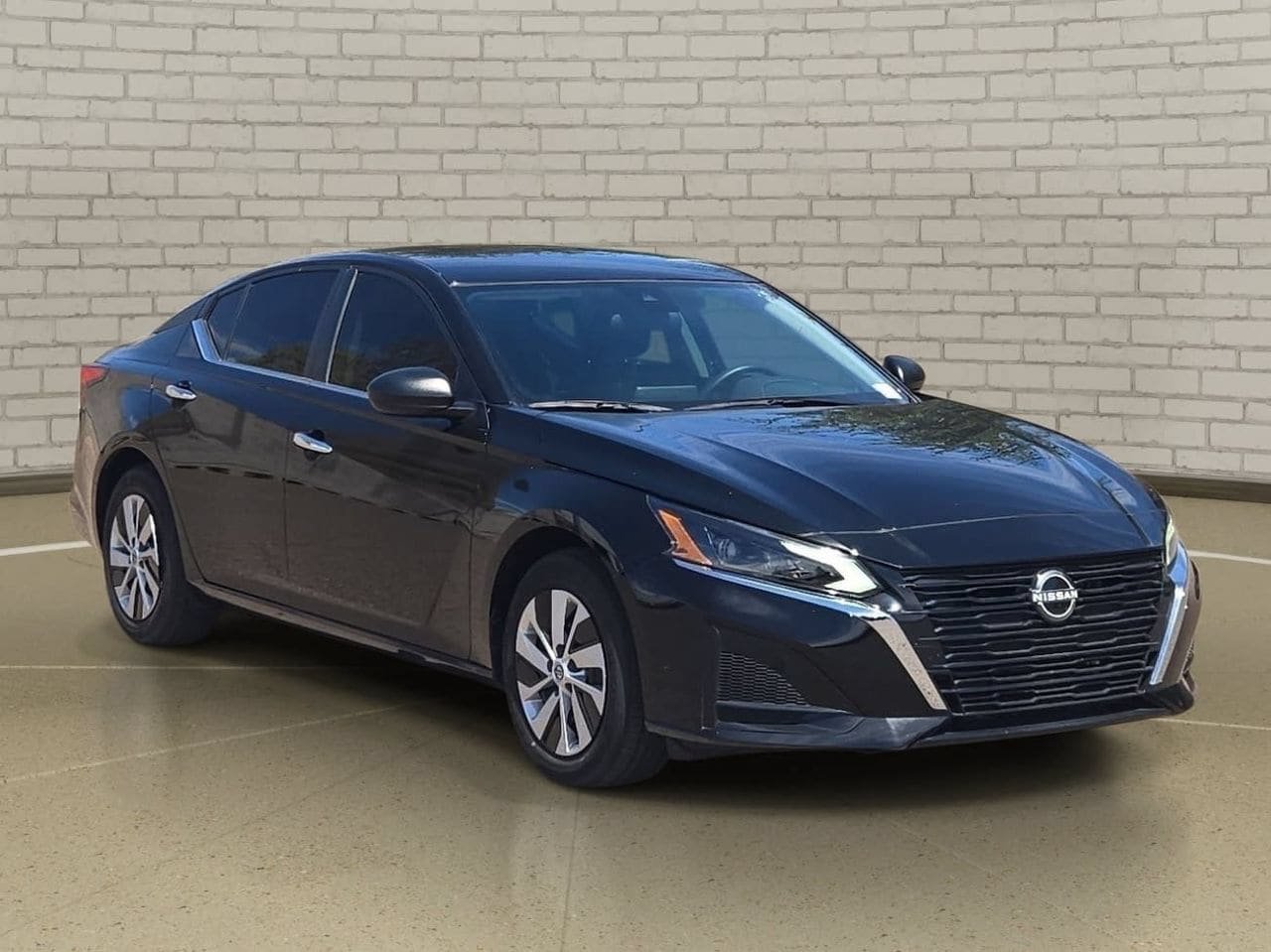 Used 2025 Nissan Altima 2.5 S FWD image 3