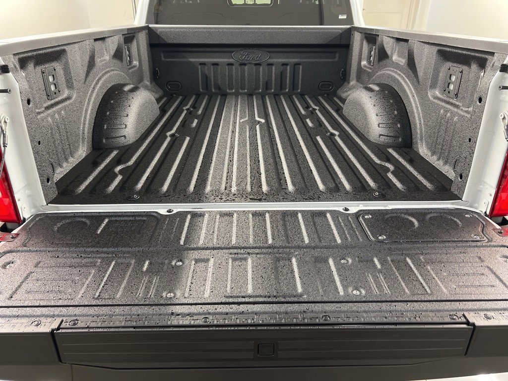 New 2026 Ford F250 Lariat w/ Black Appearance Package image 40