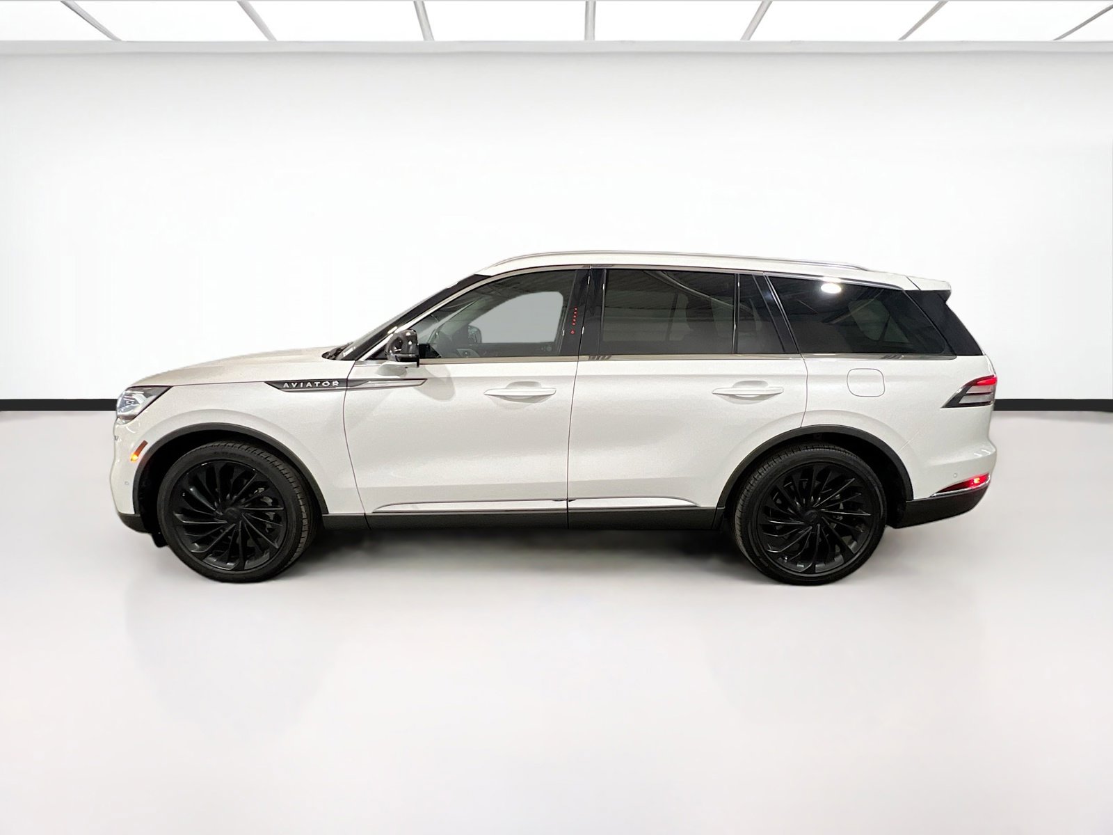 Used 2023 Lincoln Aviator Reserve w/ Equipment Group 201A image 26