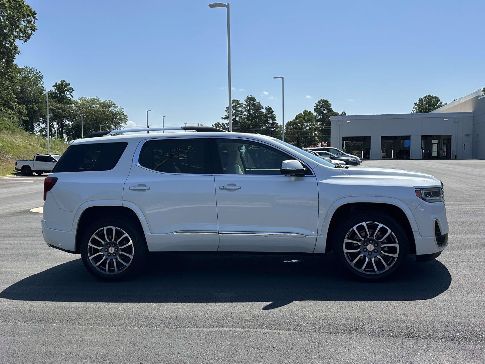 Used 2021 GMC Acadia Denali w/ Denali Technology Package FWD image 28