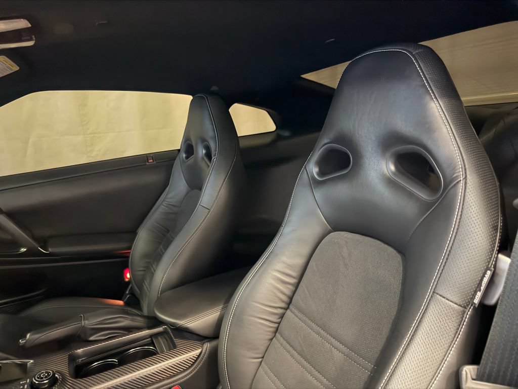 Used 2024 Nissan GT-R Premium w/ Floor Mat Package AWD/4WD image 24