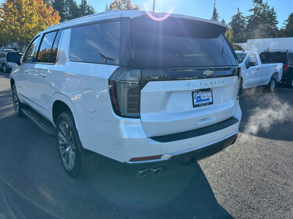 Used 2025 Chevrolet Suburban High Country image 7