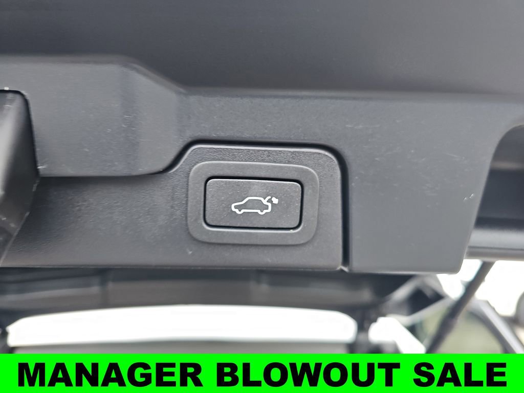 Used 2019 Land Rover Range Rover Evoque SE Premium image 13