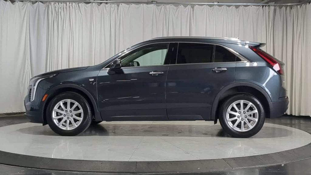 Used 2021 Cadillac XT4 Luxury w/ Cold Weather Package AWD/4WD image 6
