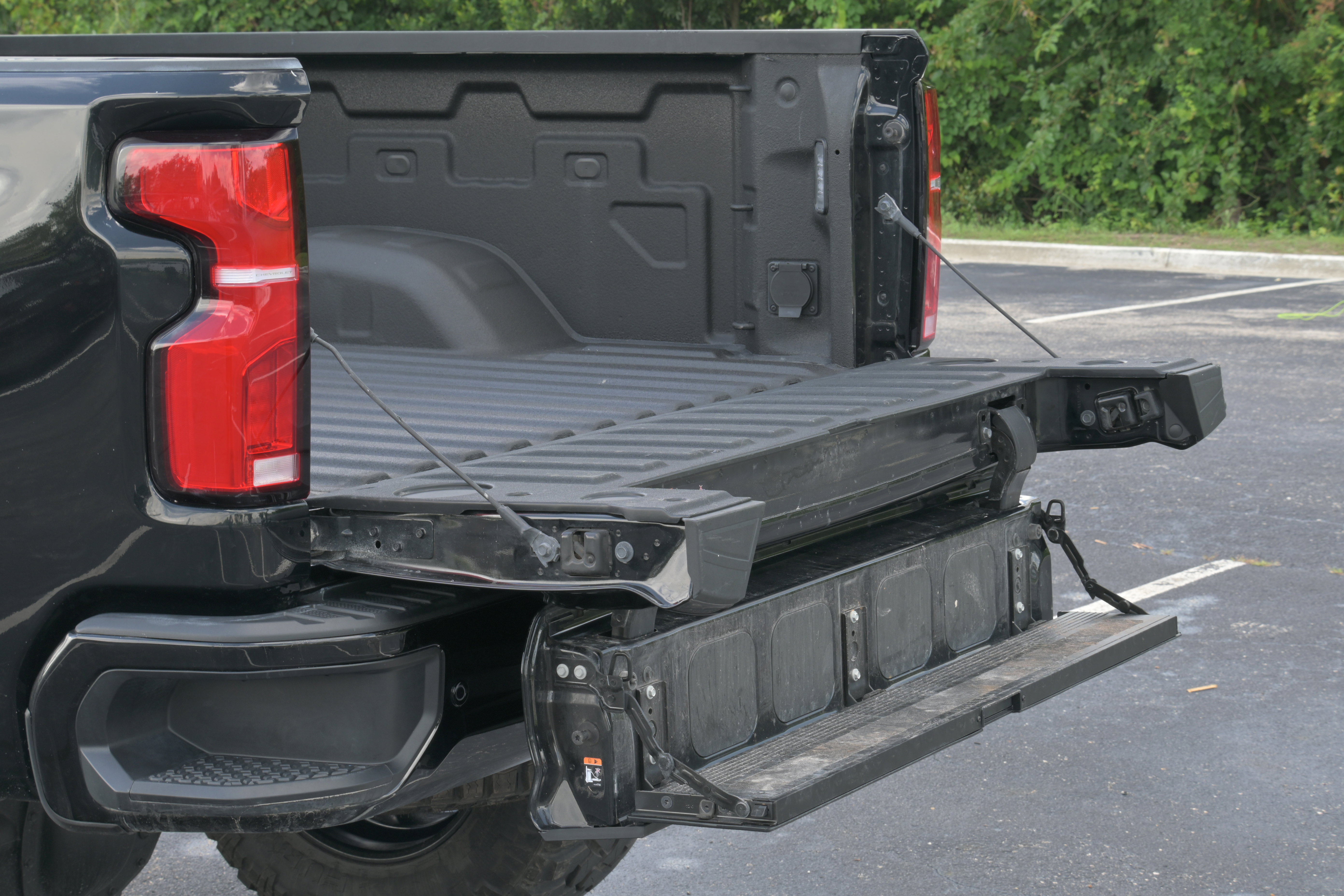 Used 2025 Chevrolet Silverado 2500 ZR2 w/ Technology Package AWD/4WD image 36