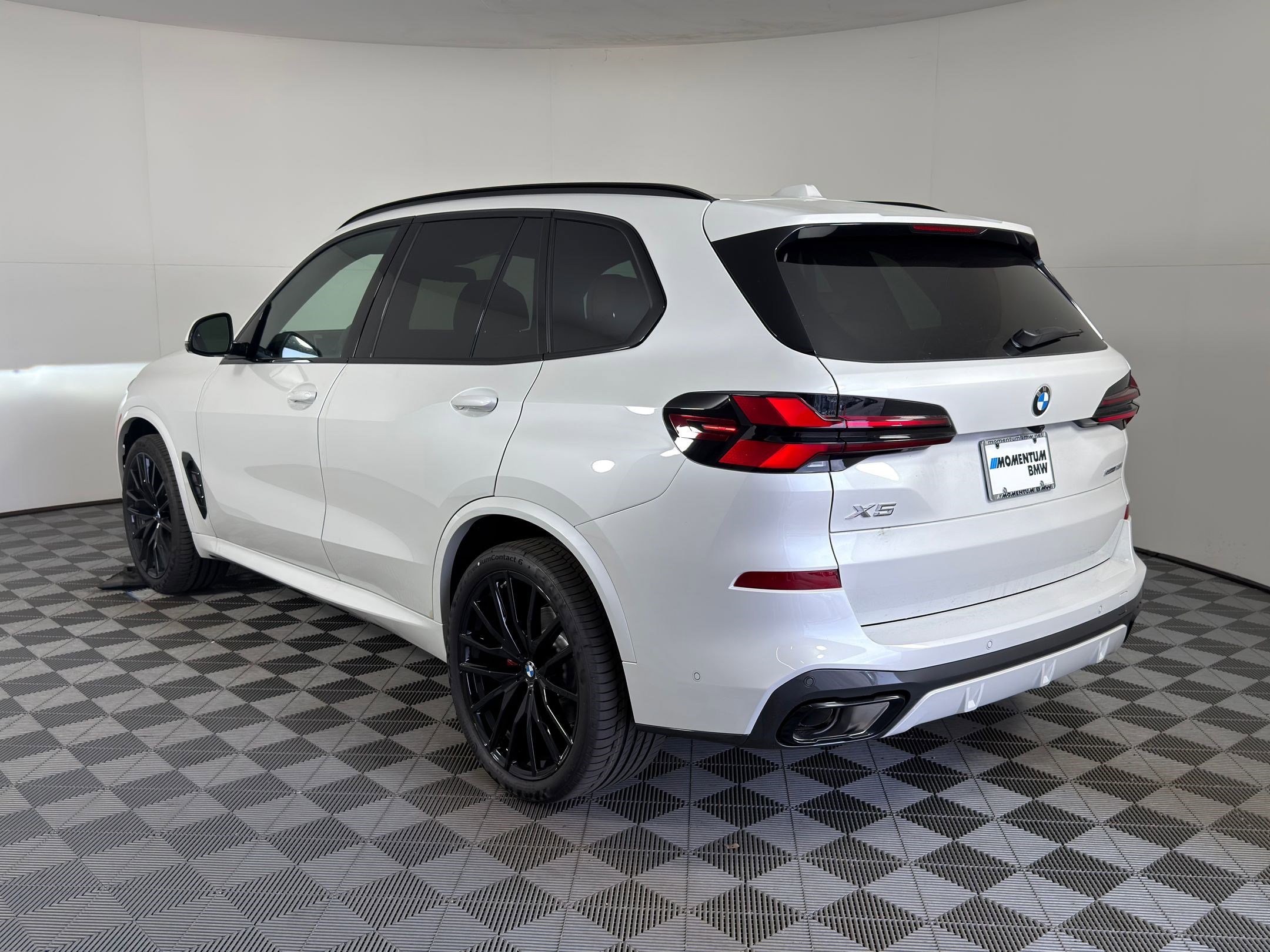 New 2026 BMW X5 sDrive40i w/ M Sport Package image 3