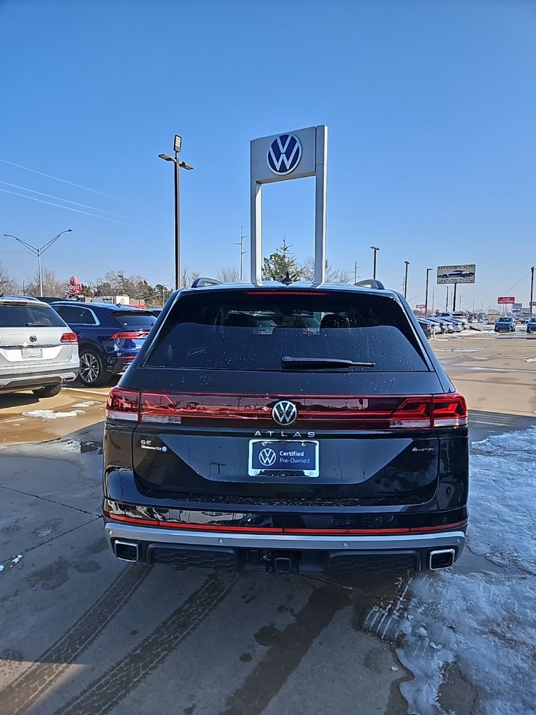 Used 2025 Volkswagen Atlas Peak Edition SE image 6