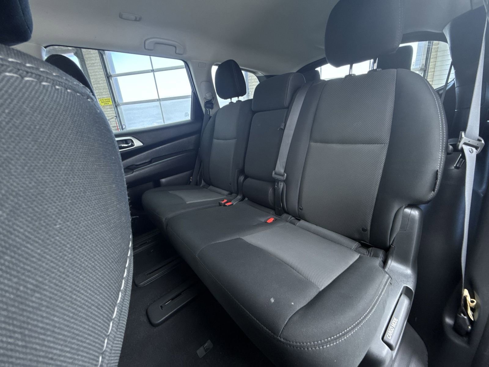 Used 2020 Nissan Pathfinder S image 25