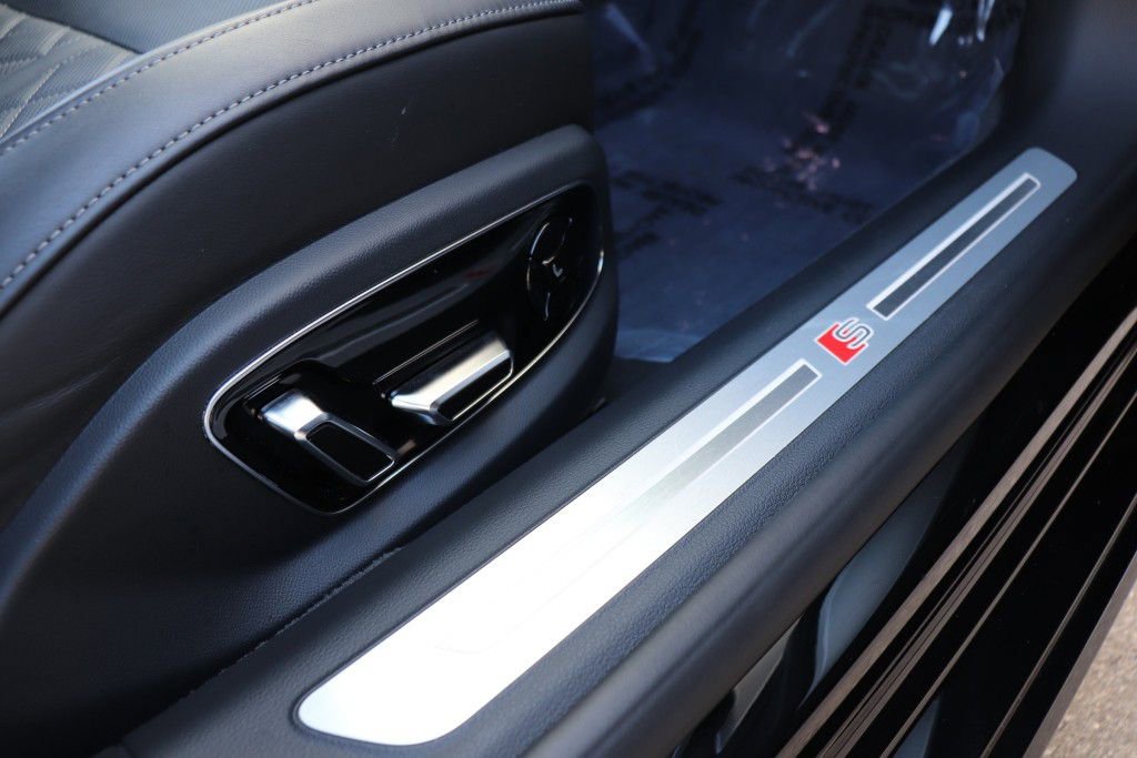 Used 2023 Audi S8 AWD/4WD image 32