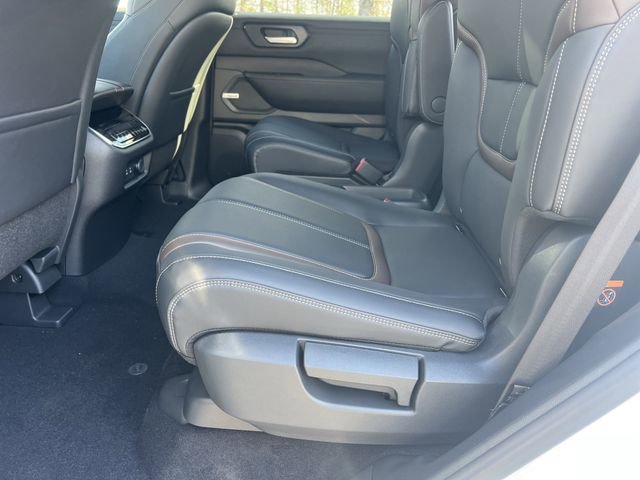 New 2026 Nissan Armada SL w/ Captain's Chari Seat Package image 18