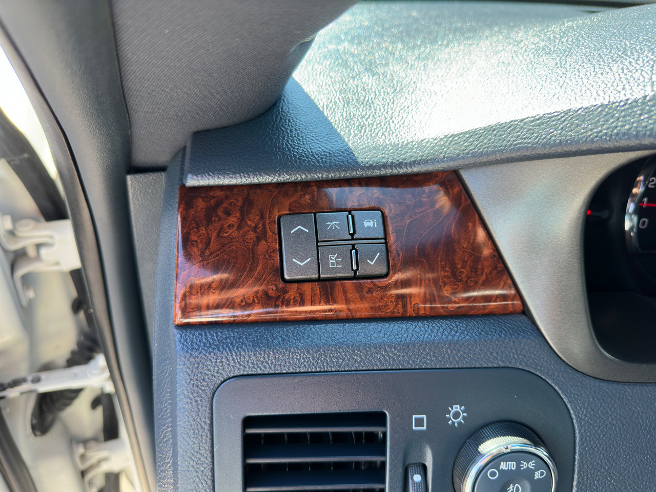 Used 2009 Cadillac DTS Limousine image 47