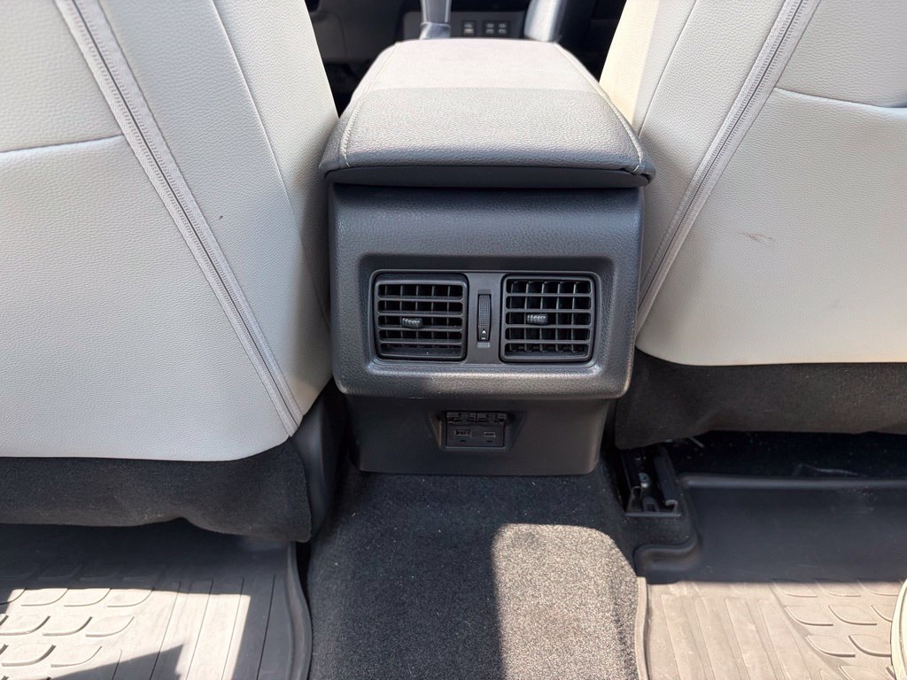 Used 2025 Toyota Camry XLE AWD/4WD image 29